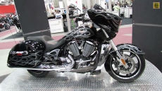 2013 Victory Cross Country Custom at 2013 Quebec Motorcycle Show